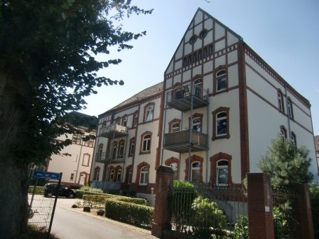 Wesel-Schepersfeld : Friedenstraße, die ehem. Reitzenstein-Kaserne wird heute mit Wohnungen für Familien und ein Altenpflegeheim des Caritasverbandes genutzt.